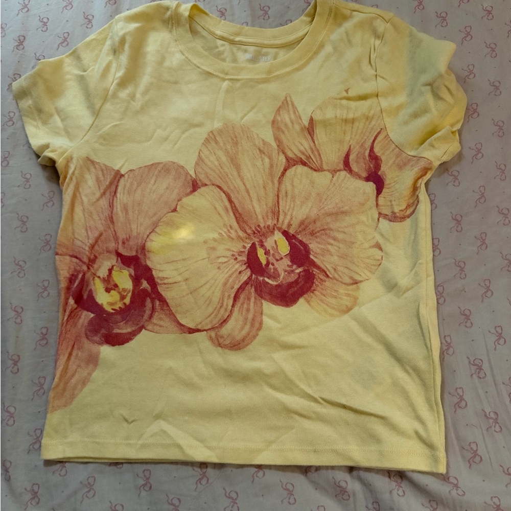 Hollister Yellow Floral Short Sleeve Tee